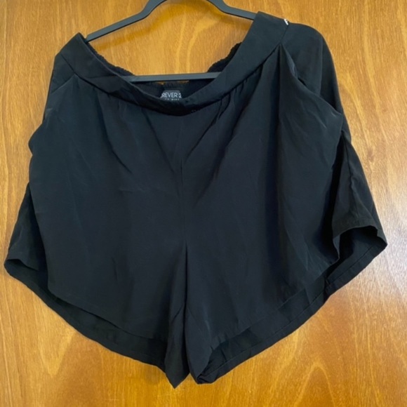 Forever 21 Pants - Forever 21 plus size black shorts size 1X